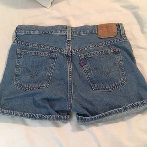 Classic Levi high waisted shorts